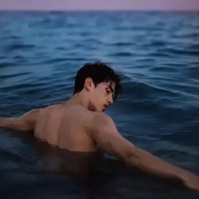 闻皎月